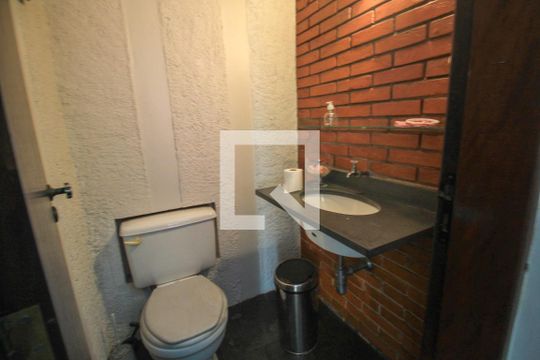 Casa à venda com 2 quartos, 220m² em Vila Bertioga, São Paulo