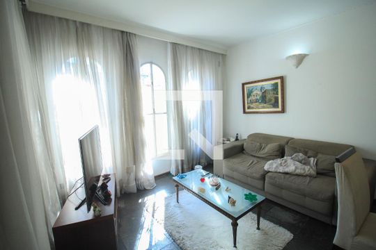 Casa à venda com 2 quartos, 220m² em Vila Bertioga, São Paulo