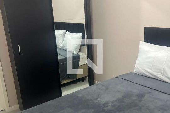 Quarto de apartamento para alugar com 2 quartos, 30m² em Pinheiros, São Paulo