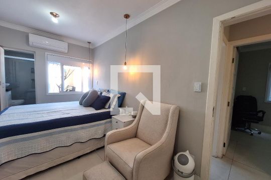 Suíte de casa à venda com 5 quartos, 224m² em Jardim Monte Libano, Santo André