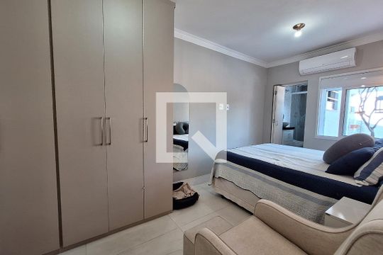 Suíte de casa à venda com 5 quartos, 224m² em Jardim Monte Libano, Santo André