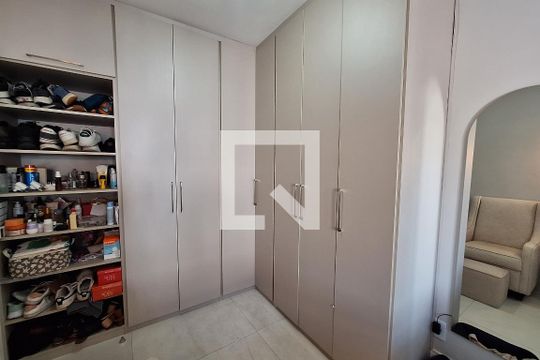 Suíte de casa à venda com 5 quartos, 224m² em Jardim Monte Libano, Santo André