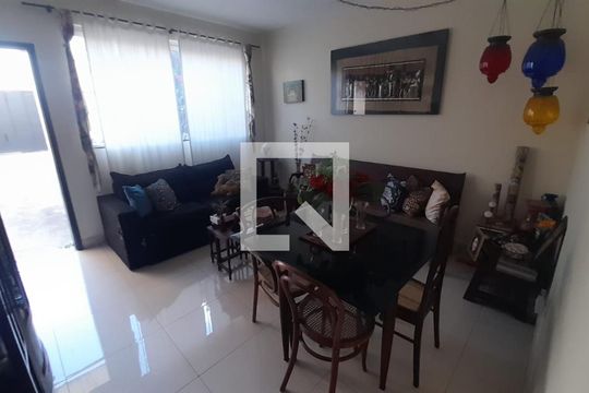 Casa à venda com 3 quartos, 110m² em Parque Xangri-lá, Contagem