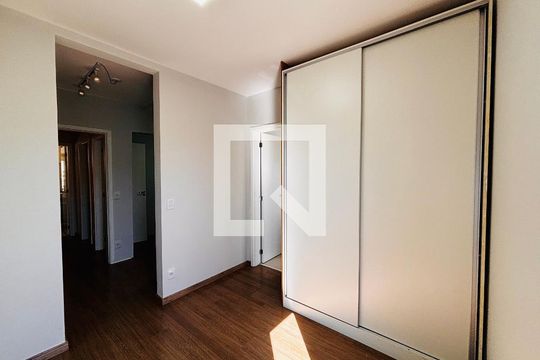 Closet da suíte de casa de condomínio à venda com 2 quartos, 85m² em Chácaras São Luís, Barueri
