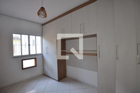 Quarto 1 de casa à venda com 2 quartos, 74m² em Vila Valqueire, Rio de Janeiro