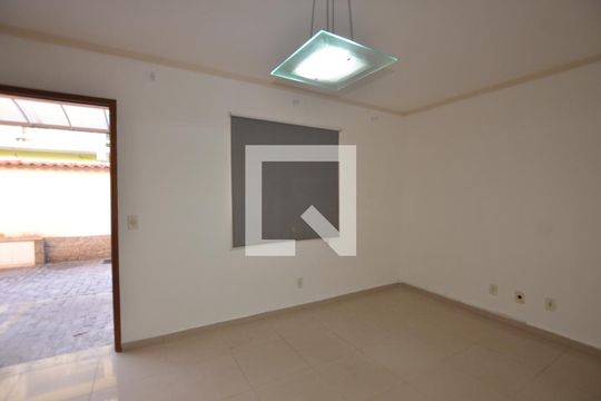 Sala de casa à venda com 2 quartos, 74m² em Vila Valqueire, Rio de Janeiro