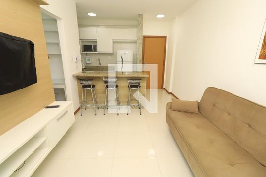 Sala de apartamento para alugar com 1 quarto, 49m² em Jardim Armação, Salvador