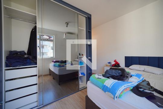Suíte de apartamento para alugar com 2 quartos, 75m² em Itacorubi, Florianópolis