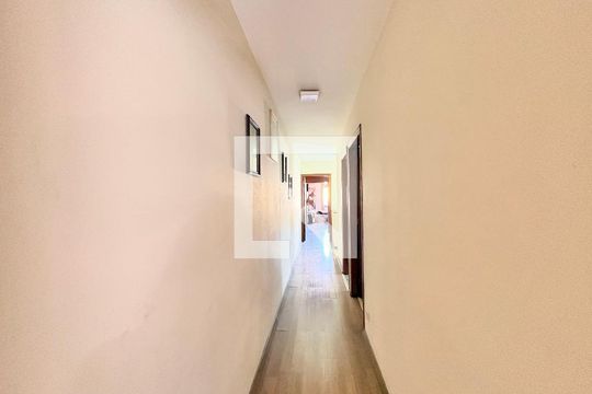 Corredor dos Quartos de casa à venda com 3 quartos, 140m² em Jardim Santo Elias, São Paulo