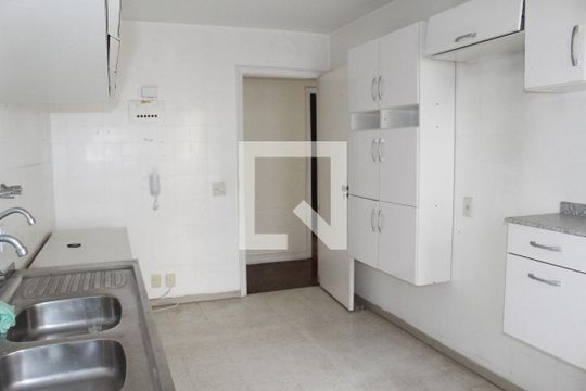 Cozinha de apartamento para alugar com 3 quartos, 130m² em Higienópolis, São Paulo