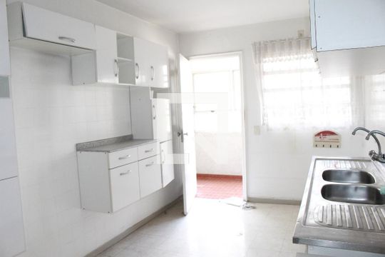Cozinha de apartamento para alugar com 3 quartos, 130m² em Higienópolis, São Paulo