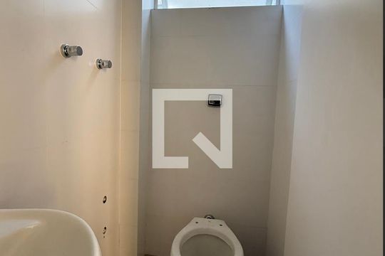 Banheiro de apartamento à venda com 3 quartos, 93m² em Bom Fim, Porto Alegre