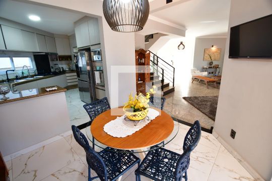 Sala de casa para alugar com 4 quartos, 330m² em Parque Alto Taquaral, Campinas