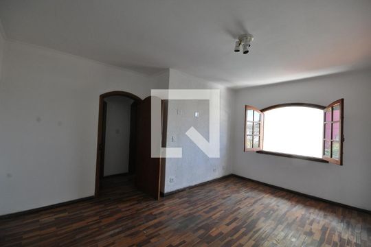 Suíte Master de casa para alugar com 4 quartos, 237m² em Vila Albertina, São Paulo