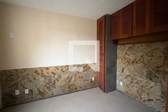 Quarto 1 de casa de condomínio para alugar com 3 quartos, 116m² em Quarteirão Ingelheim, Petrópolis