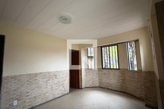 Sala de casa de condomínio para alugar com 3 quartos, 116m² em Quarteirão Ingelheim, Petrópolis
