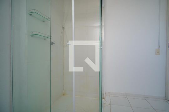 Banheiro de apartamento para alugar com 1 quarto, 42m² em Sarandi, Porto Alegre