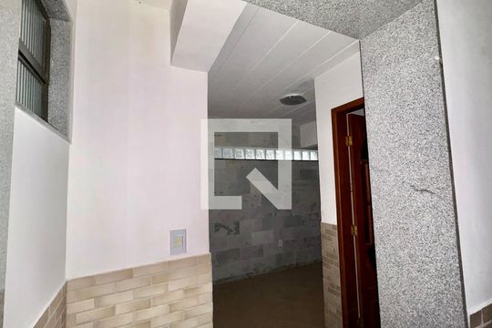 Corredor de apartamento para alugar com 1 quarto, 116m² em Quarteirão Ingelheim, Petrópolis