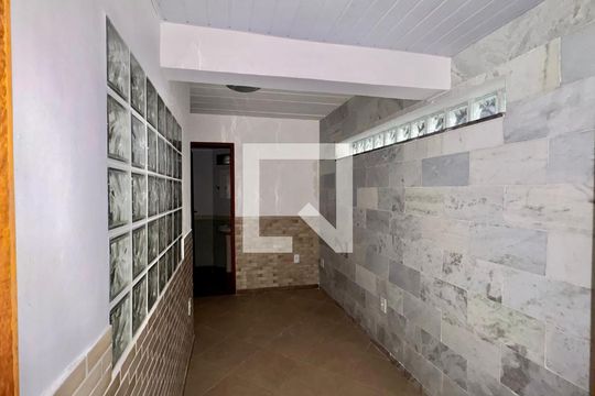 Corredor de apartamento para alugar com 1 quarto, 116m² em Quarteirão Ingelheim, Petrópolis