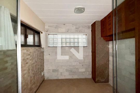 Quarto de kitnet/studio para alugar com 1 quarto, 116m² em Quarteirão Ingelheim, Petrópolis