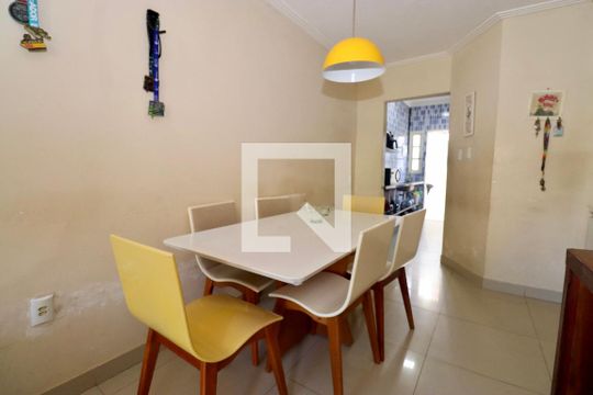 Sala de casa de condomínio para alugar com 2 quartos, 74m² em Stella Maris, Salvador