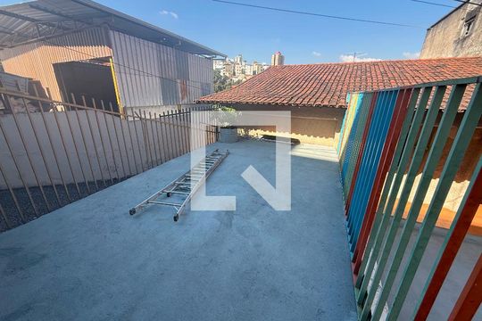 Casa para alugar com 4 quartos, 230m² em Alto Caiçaras, Belo Horizonte