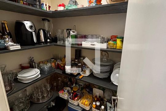 Despensa de casa de condomínio para alugar com 4 quartos, 250m² em Aldeia da Serra, Barueri
