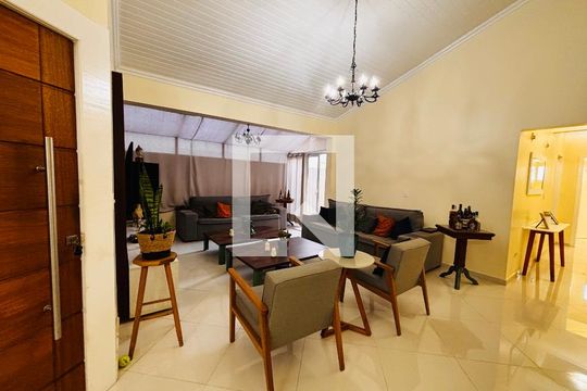 Sala de casa de condomínio para alugar com 4 quartos, 250m² em Aldeia da Serra, Barueri