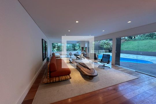 Sala de casa de condomínio para alugar com 5 quartos, 654m² em Residencial Tamboré I, Barueri