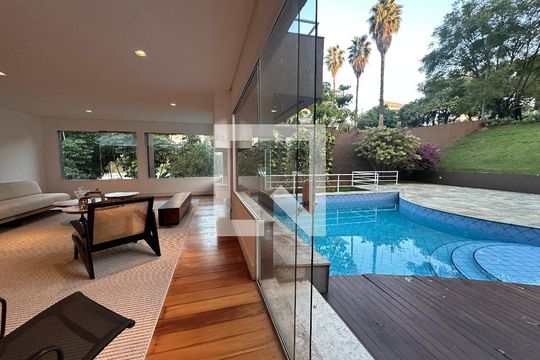 Sala de casa de condomínio para alugar com 5 quartos, 654m² em Residencial Tamboré I, Barueri