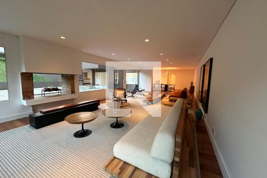 Sala de casa de condomínio para alugar com 5 quartos, 654m² em Residencial Tamboré I, Barueri