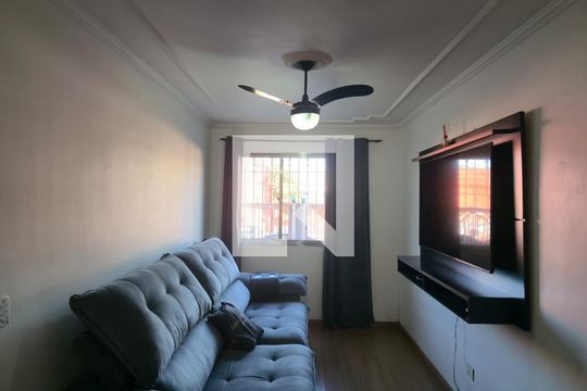 Sala  de apartamento para alugar com 1 quarto, 42m² em Jardim Cocaia, Guarulhos