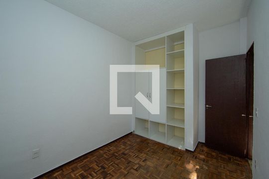 Quarto de apartamento para alugar com 3 quartos, 74m² em Estrela Dalva, Belo Horizonte