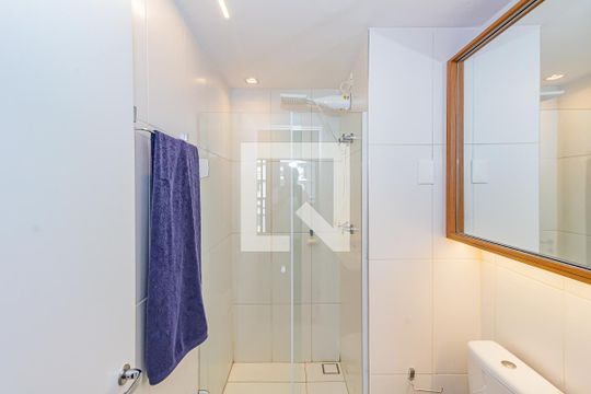 Banheiro de kitnet/studio para alugar com 1 quarto, 31m² em Cidade Monções, São Paulo