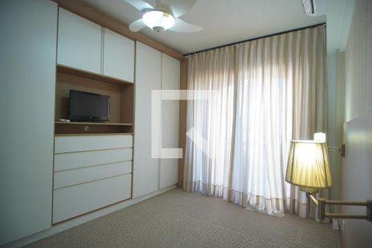 Suíte de apartamento para alugar com 3 quartos, 105m² em Moinhos de Vento, Porto Alegre