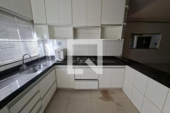 Cozinha de casa para alugar com 3 quartos, 150m² em Jardim Patricia, Uberlândia