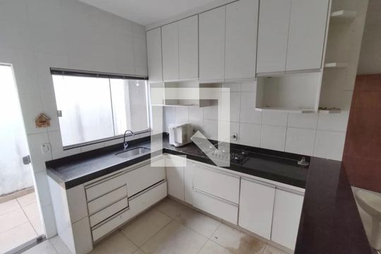 Cozinha de casa para alugar com 3 quartos, 150m² em Jardim Patricia, Uberlândia
