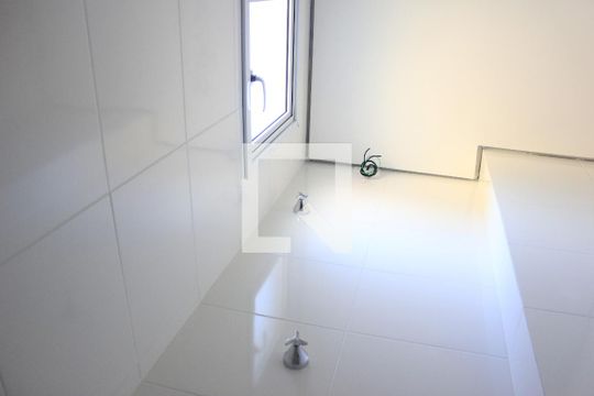 Banheiro social  de apartamento à venda com 2 quartos, 57m² em Vila Progresso, Guarulhos