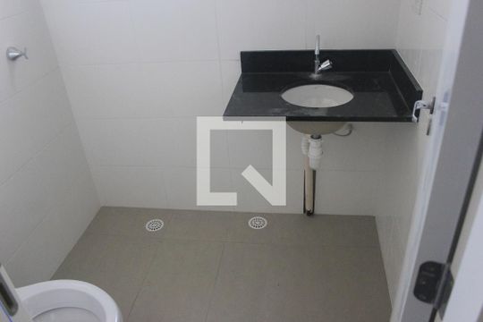 Banheiro social  de apartamento à venda com 2 quartos, 53m² em Vila Progresso, Guarulhos