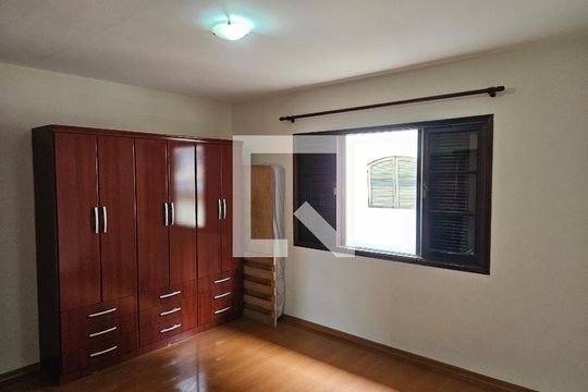 Quarto de casa à venda com 4 quartos, 150m² em Terceira Divisão de Interlagos, São Paulo
