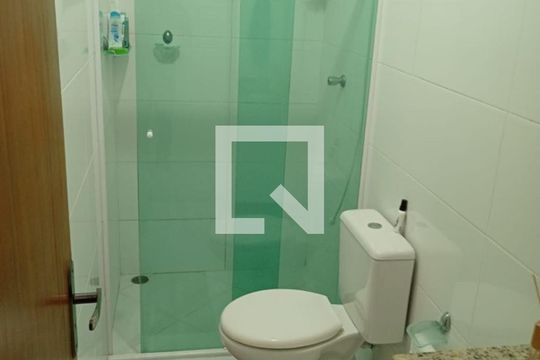 Banheiro de apartamento à venda com 2 quartos, 63m² em Jardim Santo Alberto, Santo André