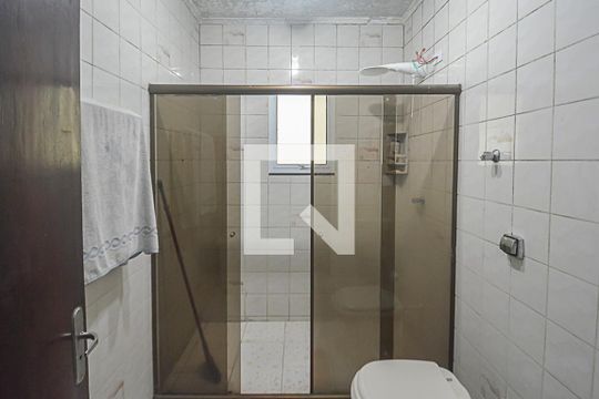 Banheiro da Suíte de casa à venda com 5 quartos, 300m² em Conjunto Residencial Enseada, São Bernardo do Campo