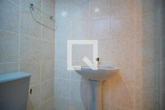 Banheiro de casa para alugar com 1 quarto, 40m² em Farrapos, Porto Alegre