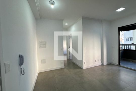 Sala de apartamento para alugar com 2 quartos, 50m² em Vila Engenho Novo, Barueri