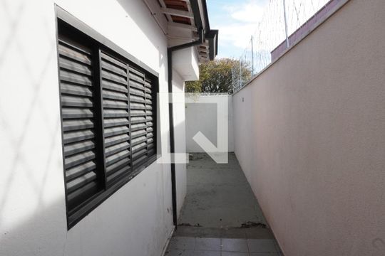 Corredor de casa para alugar com 1 quarto, 90m² em Jardim Ricetti, São Carlos