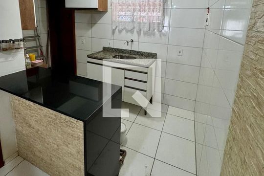 Cozinha de casa de condomínio para alugar com 2 quartos, 70m² em Vista Alegre, São Gonçalo