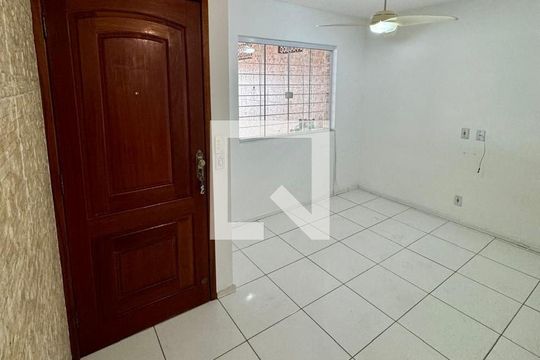 Quarto 1 de casa de condomínio para alugar com 2 quartos, 70m² em Vista Alegre, São Gonçalo