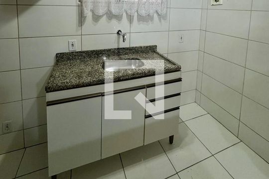 Cozinha de casa de condomínio para alugar com 2 quartos, 70m² em Vista Alegre, São Gonçalo