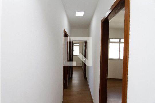 Corredor de apartamento para alugar com 3 quartos, 83m² em Buritis, Belo Horizonte