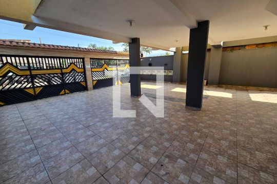 Garagem de casa de condomínio para alugar com 1 quarto, 60m² em Parque das Americas, Praia Grande